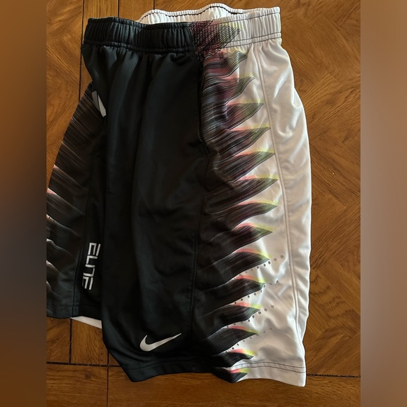 Nike Basketball Shorts - Picture 1 of 2